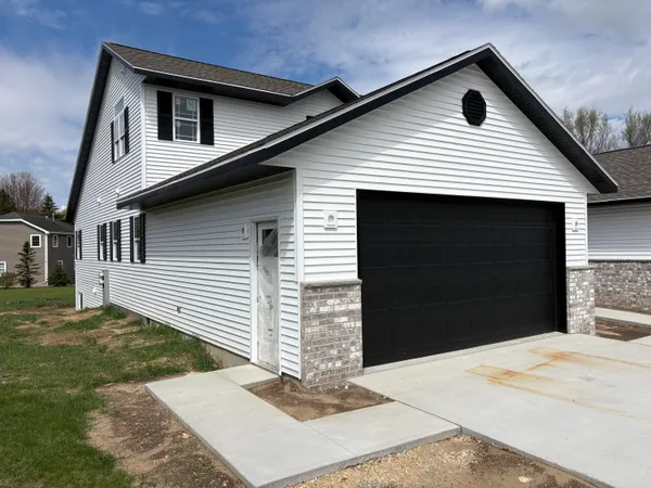 $424,900 | 1334 Legion Circle, West Bend, WI 53090