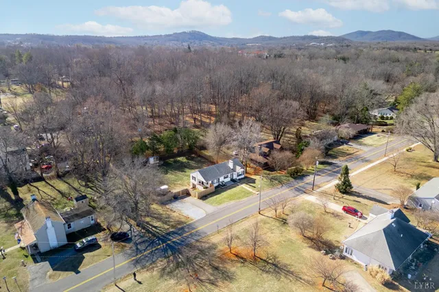 $299,900 | 909 Lake Drive, Bedford, VA 24523