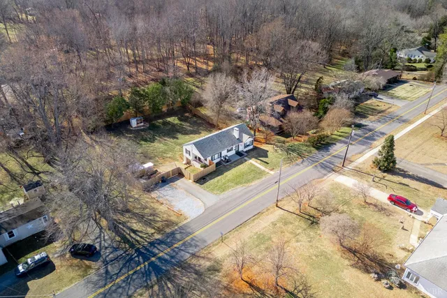 $299,900 | 909 Lake Drive, Bedford, VA 24523