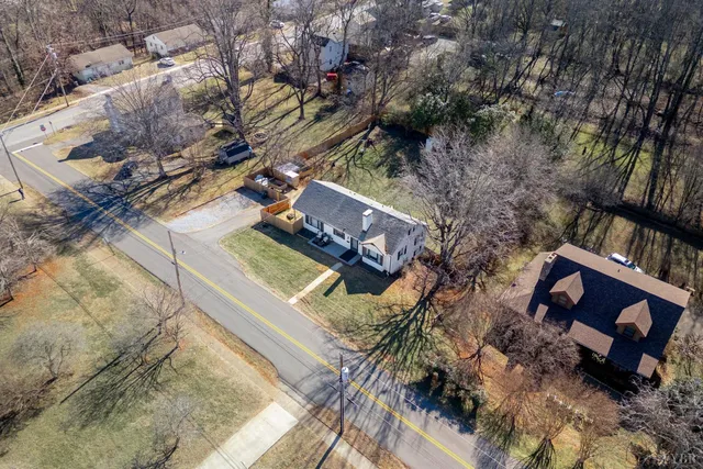 $299,900 | 909 Lake Drive, Bedford, VA 24523