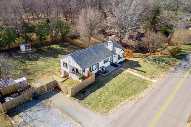 $299,900 | 909 Lake Drive, Bedford, VA 24523