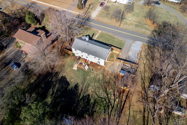 $299,900 | 909 Lake Drive, Bedford, VA 24523