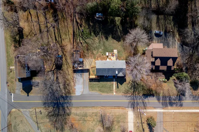 $299,900 | 909 Lake Drive, Bedford, VA 24523