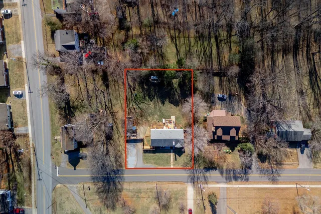 $299,900 | 909 Lake Drive, Bedford, VA 24523