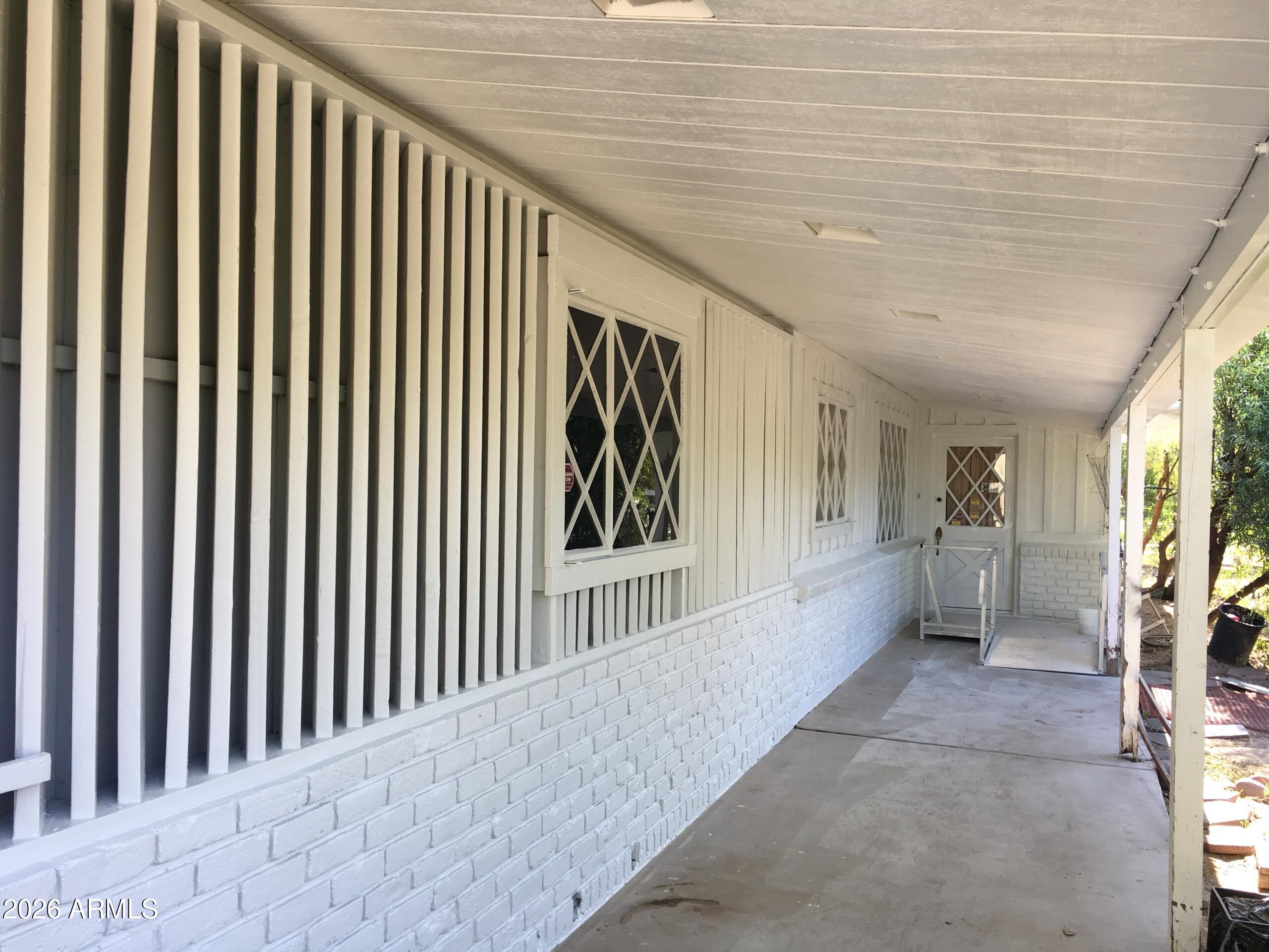 323 East Rose Lane Phoenix, AZ 85012 - Photo 12 of 20 a view of a hallway