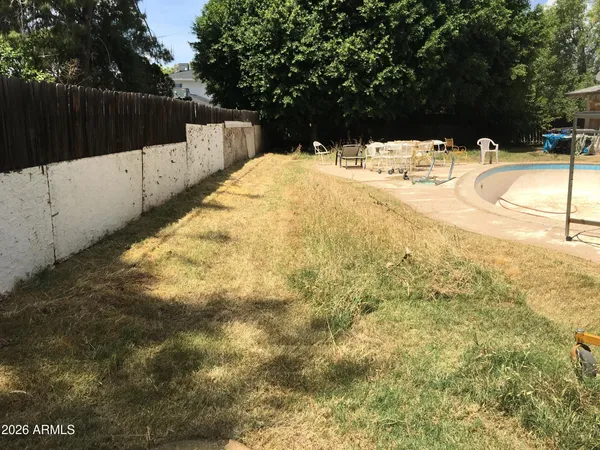 $1,400,000 | 323 East Rose Lane, Phoenix, AZ 85012