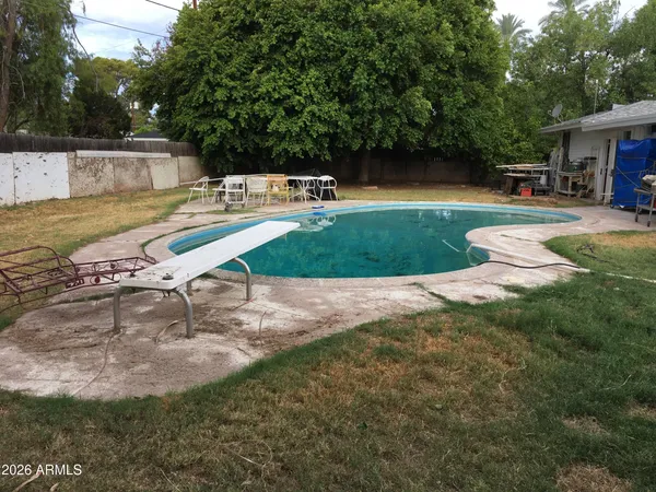 $1,400,000 | 323 East Rose Lane, Phoenix, AZ 85012