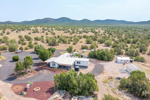 $550,000 | 42897 North Pickett Corral Road, Seligman, AZ 86337
