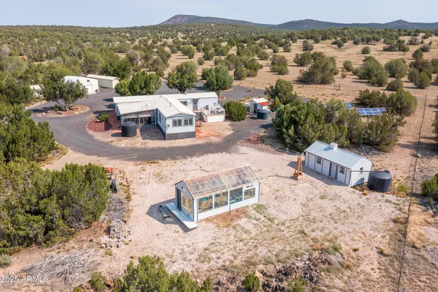 $595,000 | 42897 North Pickett Corral Road, Seligman, AZ 86337