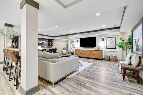 $995,000 | 11510 West 157th Terrace, Overland Park, KS 66221