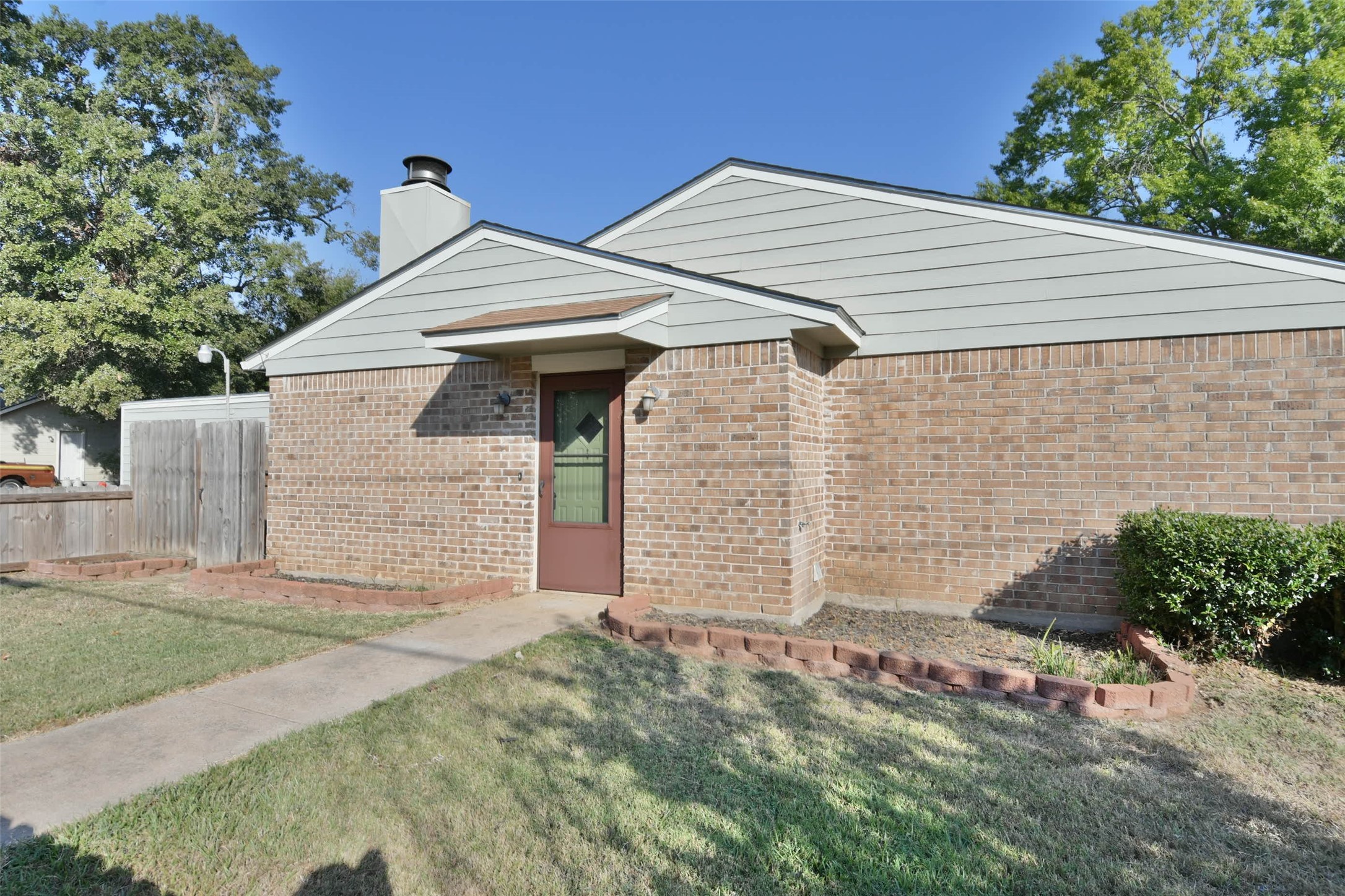 809 Pecan Street Brenham, TX 77833 - Photo 6 of 28