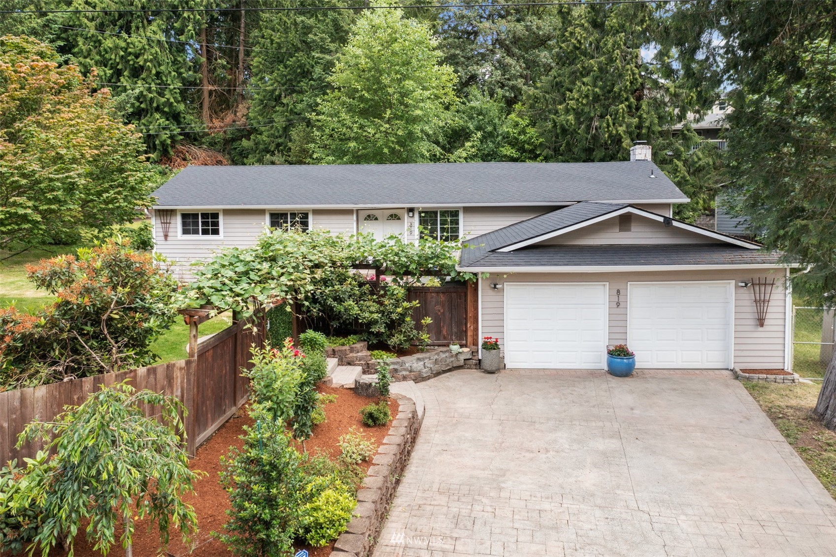 819 Duchess Road Bothell, WA 98012 - Photo 1 of 40 front view of a house with a yard