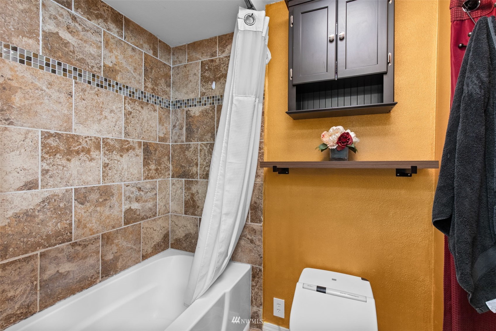 819 Duchess Road Bothell, WA 98012 - Photo 24 of 40 a bathroom with a bathtub and a shower