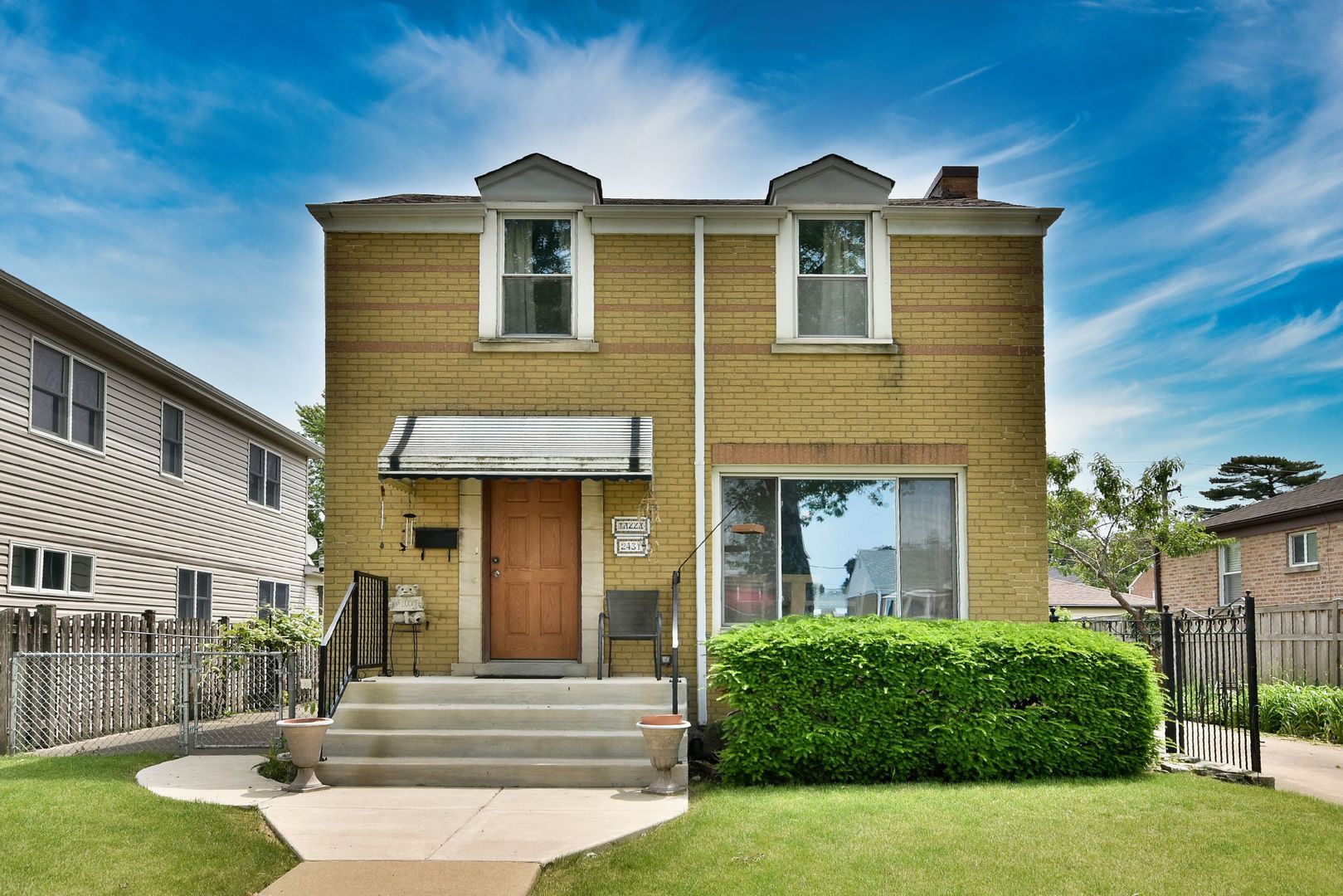 2431 North Rhodes Ave