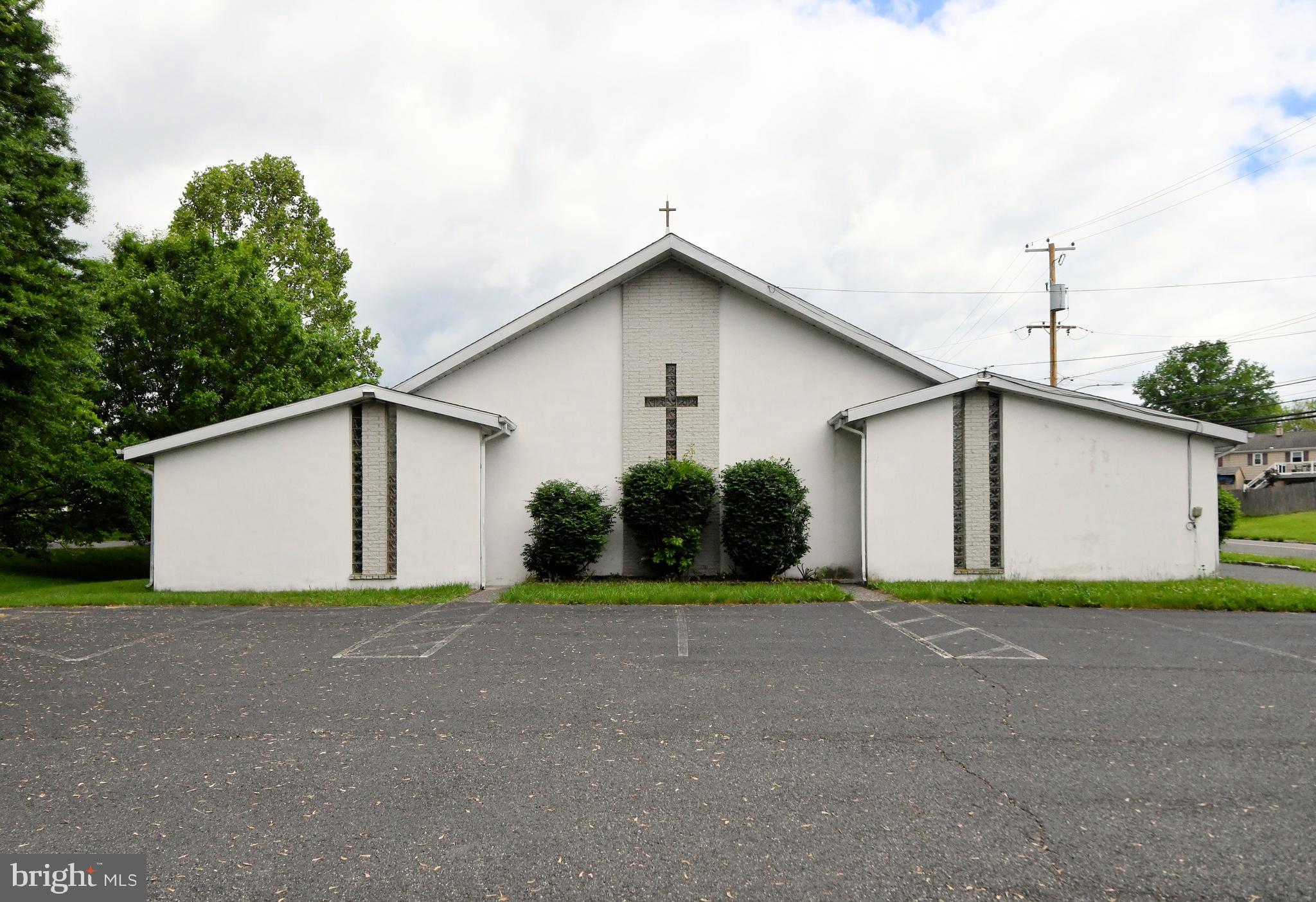 1301 Hilltop Road Pottstown, PA 19464 - Photo 3 of 42 Gallery Image 3