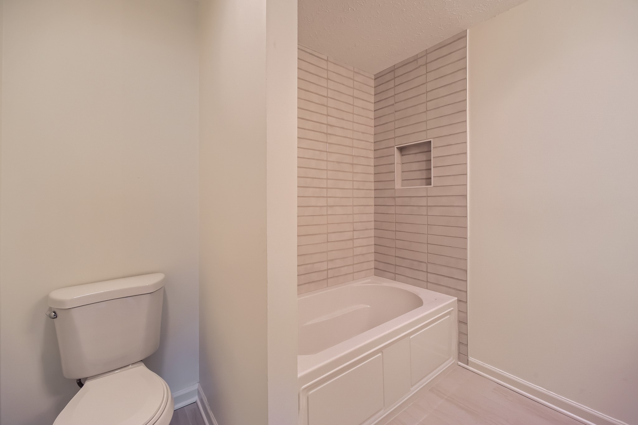 417 Hill Road Nashville, TN 37027 - Photo 13 of 27 a bathroom with a toilet and bathtub