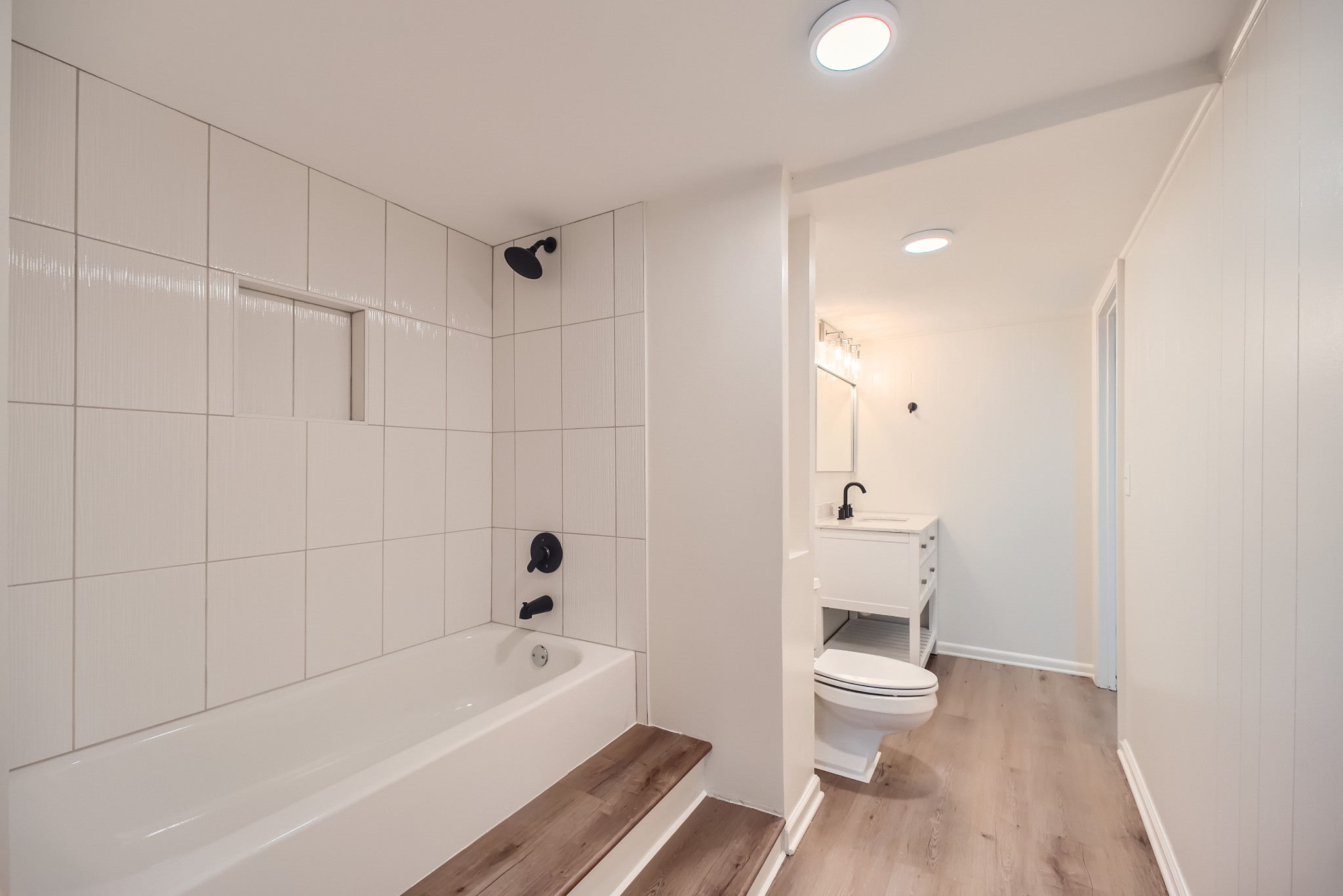 417 Hill Road Nashville, TN 37027 - Photo 19 of 27 a bathroom with a bathtub and a toilet