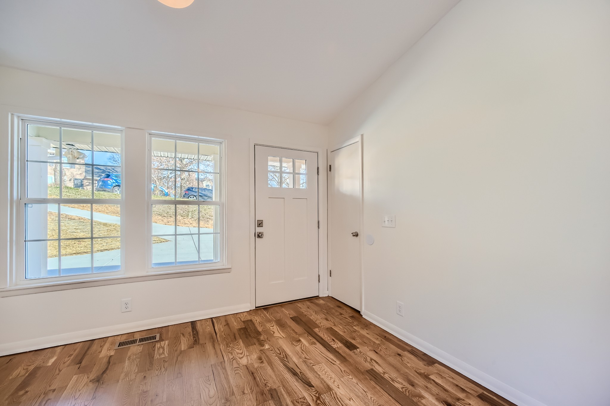 417 Hill Road Nashville, TN 37027 - Photo 4 of 27 an empty room with windows