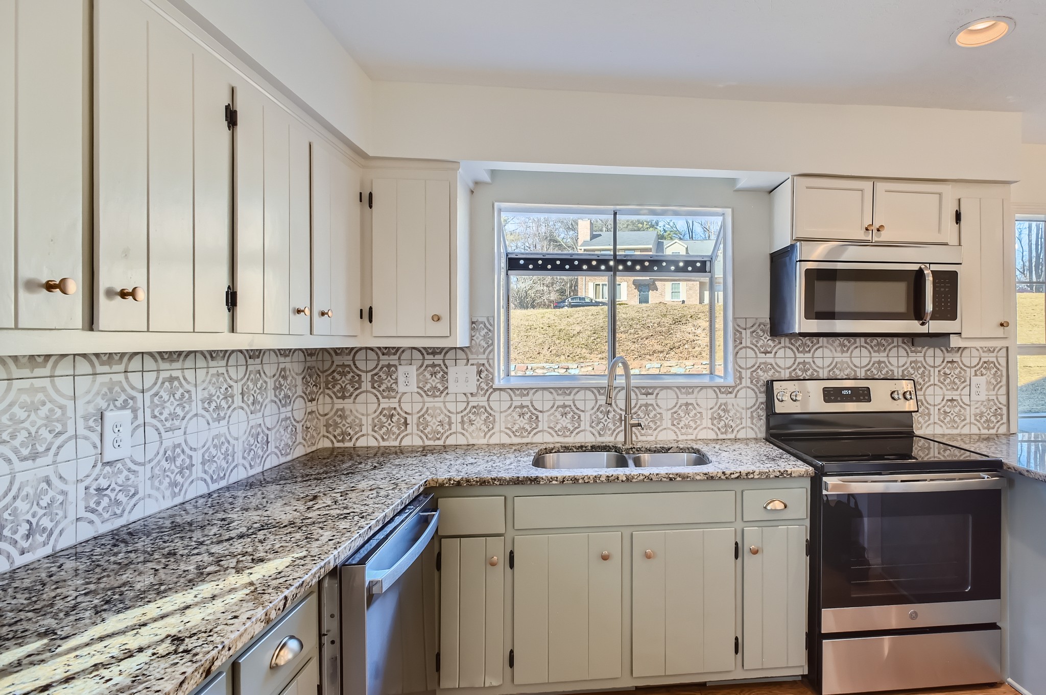 417 Hill Road Nashville, TN 37027 - Photo 8 of 27 a kitchen with granite countertop a sink stainless steel appliances and cabinets