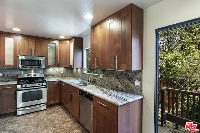 $5,200 | 2216 South Bentley Avenue, Unit 10, Los Angeles, CA 90064