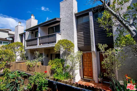 $5,200 | 2216 South Bentley Avenue, Unit 10, Los Angeles, CA 90064