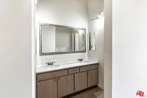 $5,200 | 2216 South Bentley Avenue, Unit 10, Los Angeles, CA 90064