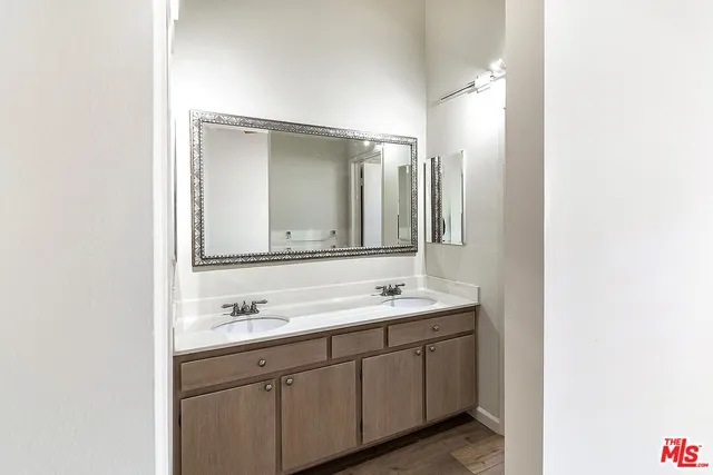 $5,200 | 2216 South Bentley Avenue, Unit 10, Los Angeles, CA 90064