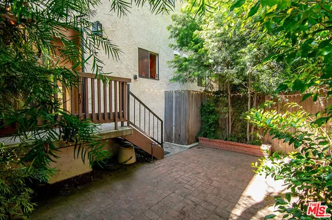 $5,200 | 2216 South Bentley Avenue, Unit 10, Los Angeles, CA 90064