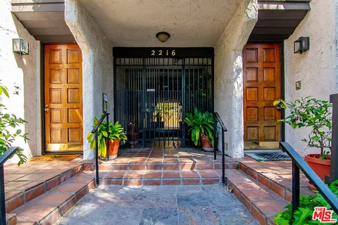 $5,200 | 2216 South Bentley Avenue, Unit 10, Los Angeles, CA 90064