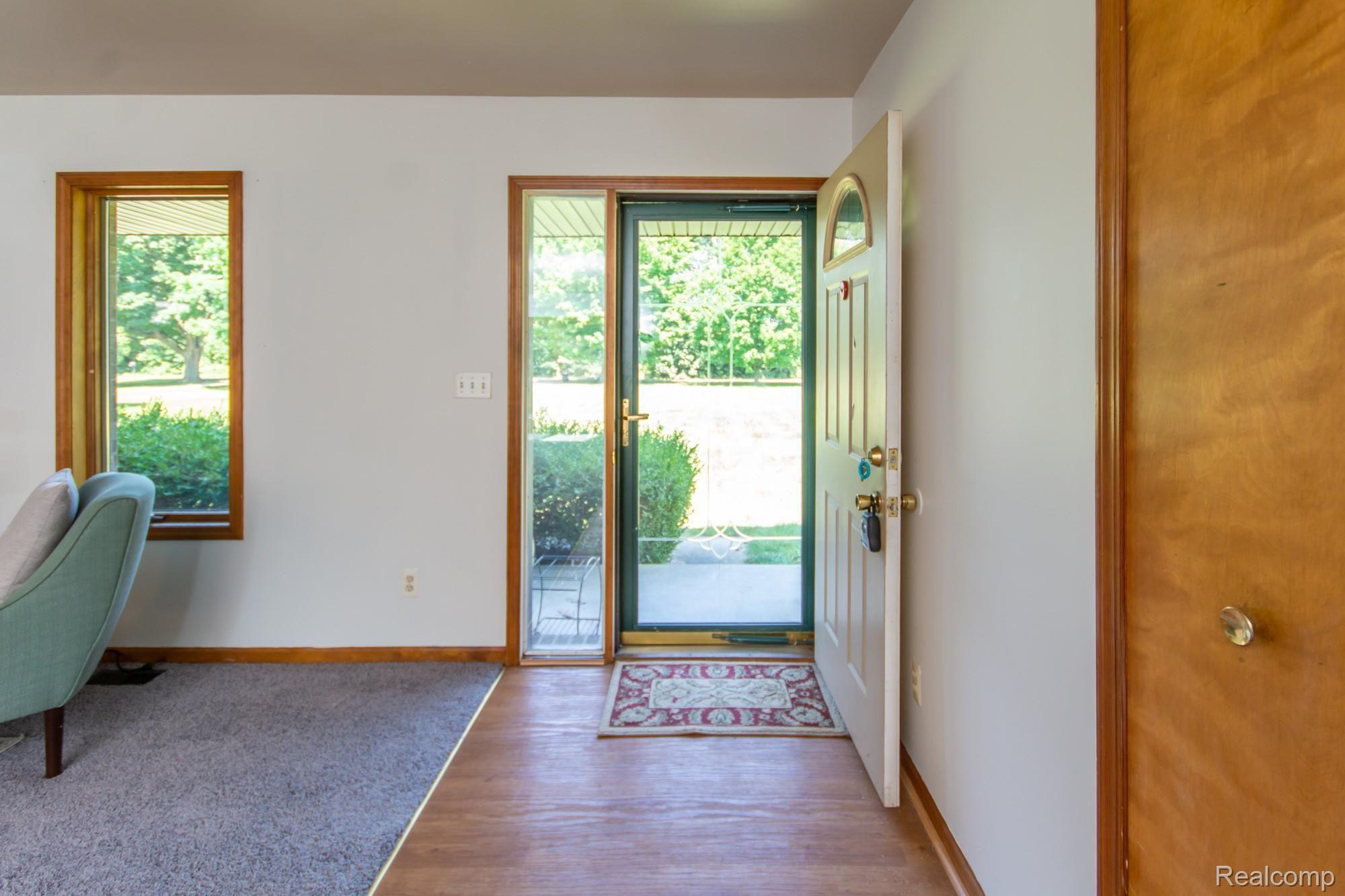 49125 Hull Road Belleville, MI 48111 - Photo 2 of 32 DSC_6017.jpg