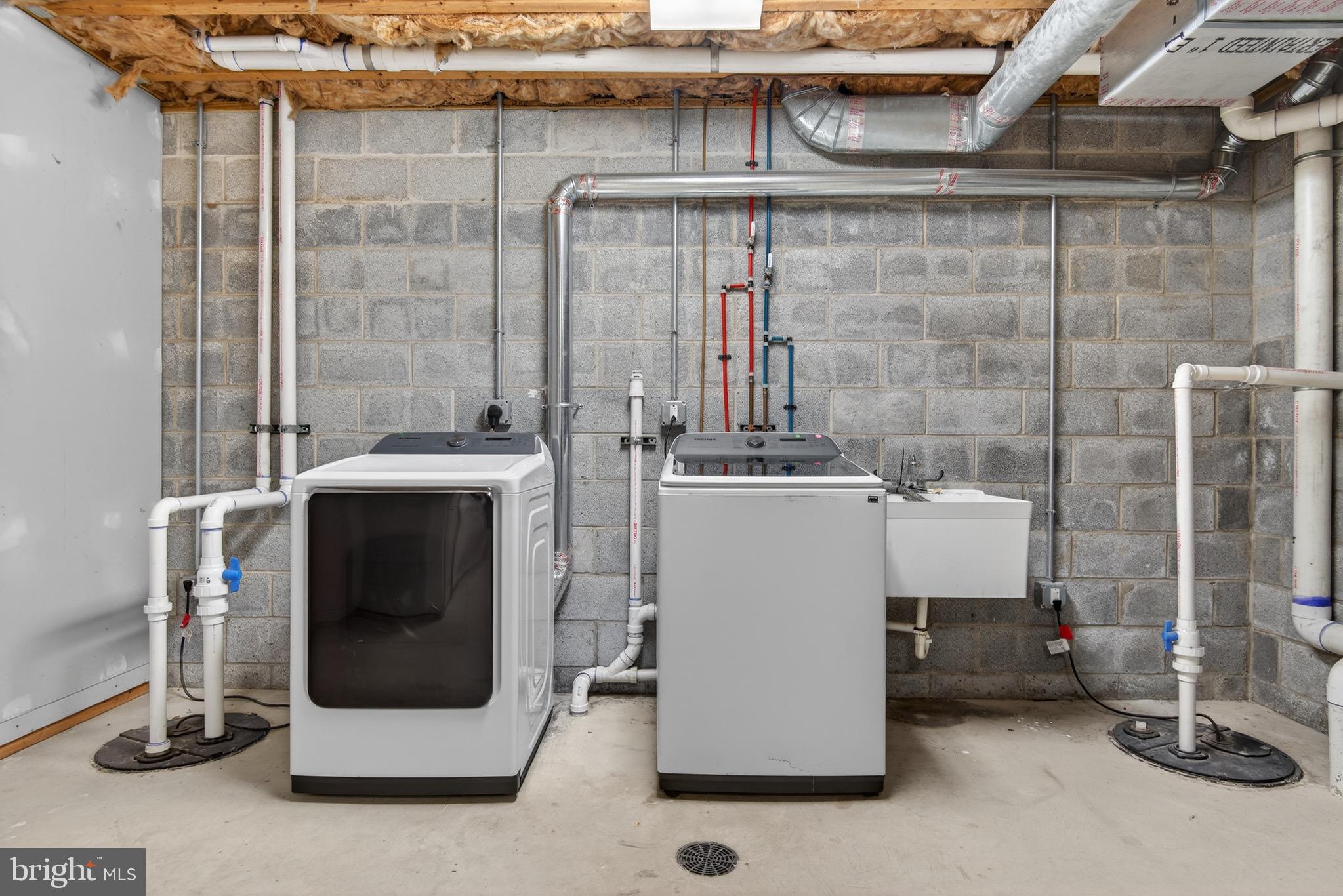637 East Fulton Street Lancaster, PA 17602 - Photo 24 of 28 a utility room with dryer and washer