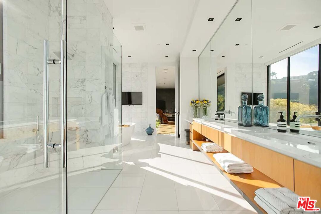 1331 Belfast Drive Los Angeles, CA 90069 - Photo 14 of 25 a large en suite bathroom with a tub shower and sink