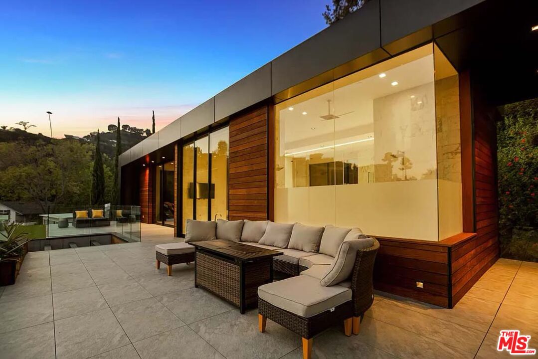 1331 Belfast Drive Los Angeles, CA 90069 - Photo 24 of 25 a building outdoor space with patio furniture
