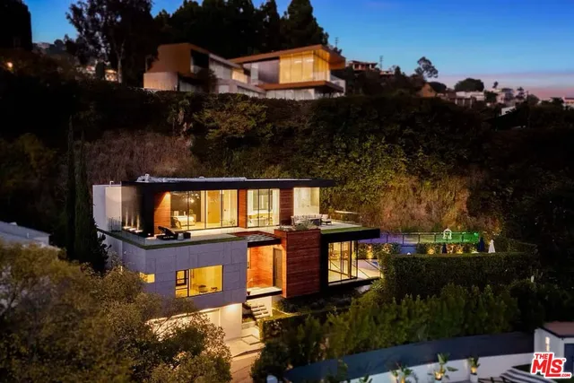 a view of a houses with a yard