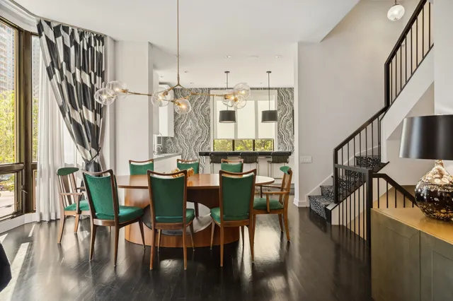 $1,649,747 | 640 West Fulton Street, Unit A, Chicago, IL 60661