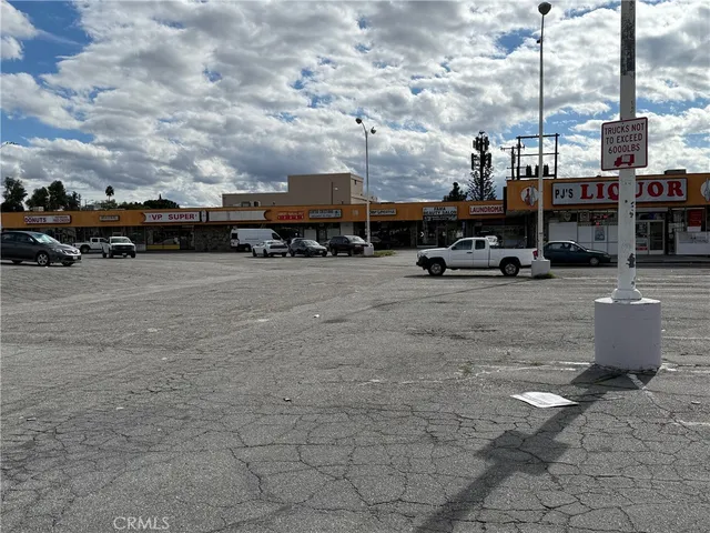 a view of parking area