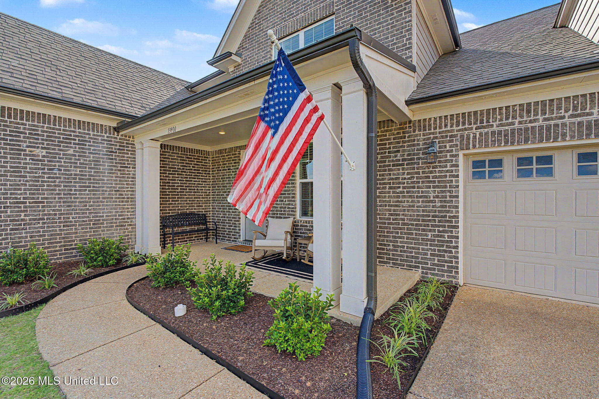 13910 Highlands Crest Loop Olive Branch, MS 38654 - Photo 9 of 58 Front Porch