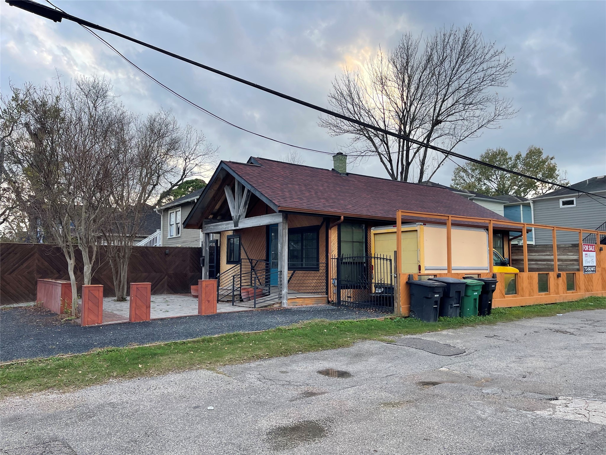 1807 Lawrence Street Houston, TX 77008 - Photo 2 of 13