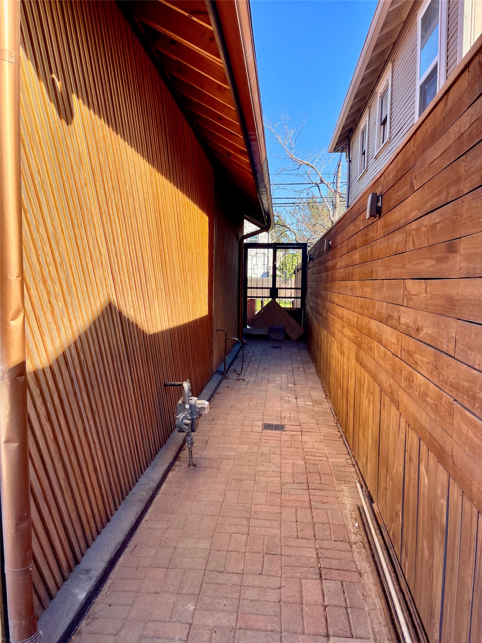 1807 Lawrence Street Houston, TX 77008 - Photo 5 of 13