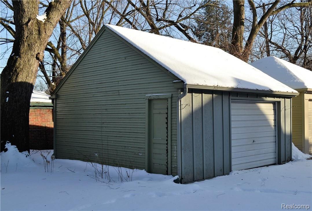 16544 Huntington Road Detroit, MI 48219 - Photo 9 of 16 Garage 2.JPG