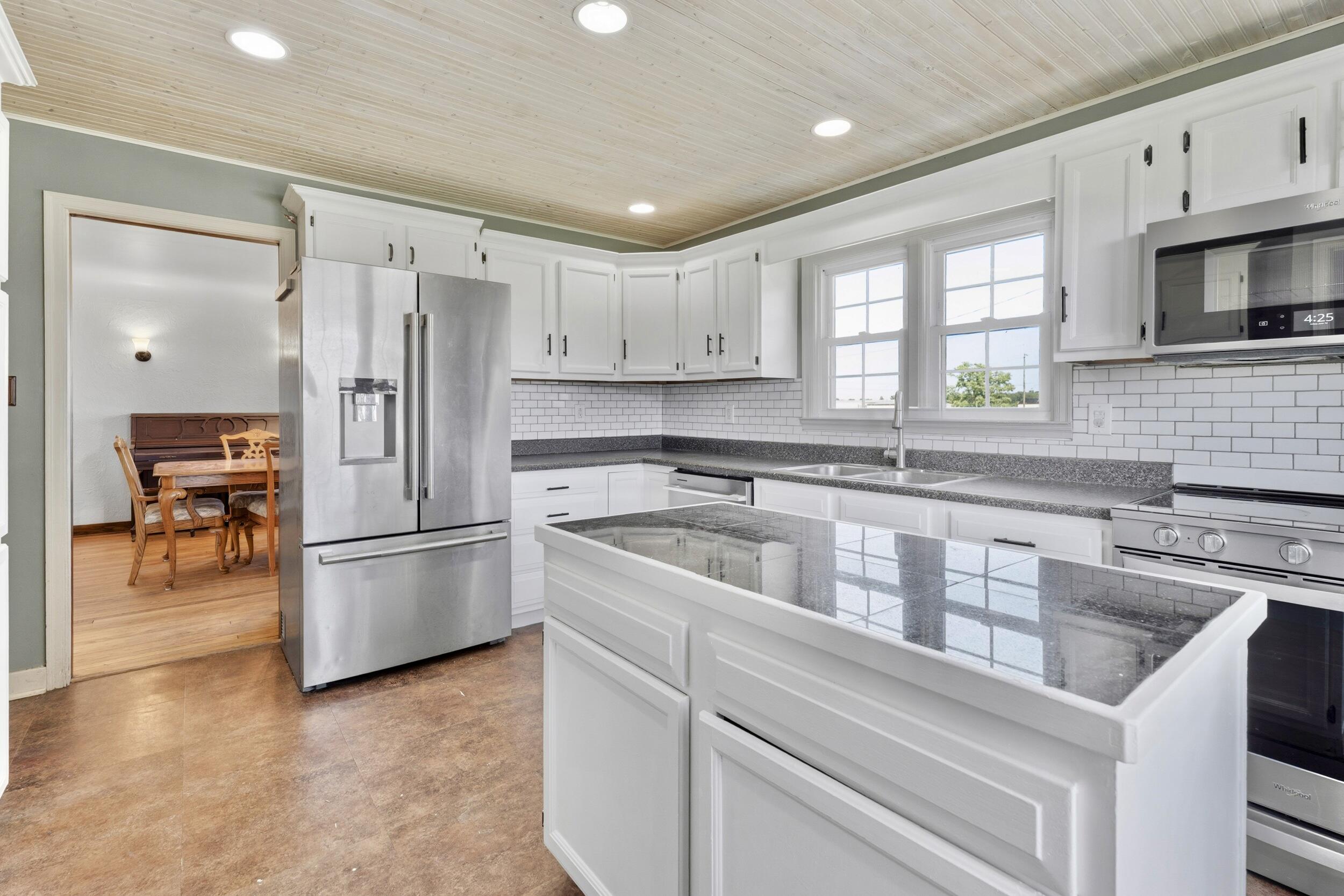 8040 Territorial Road Watervliet, MI 49098 - Photo 6 of 45 31_dsc07037