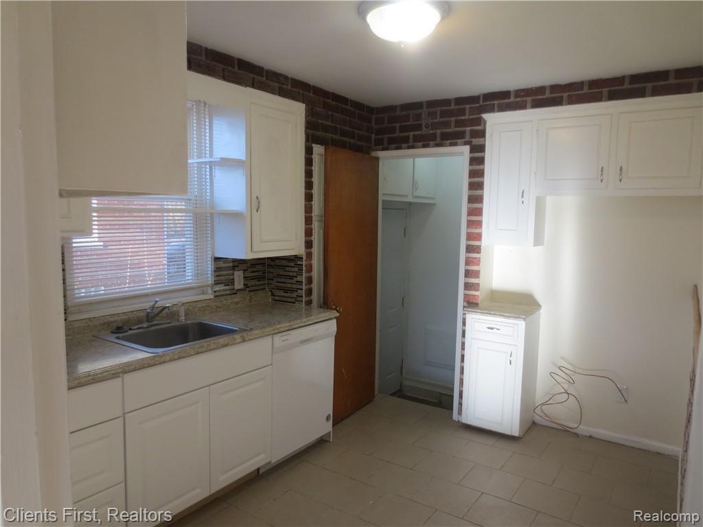 19684 Appleton Street Detroit, MI 48219 - Photo 8 of 20