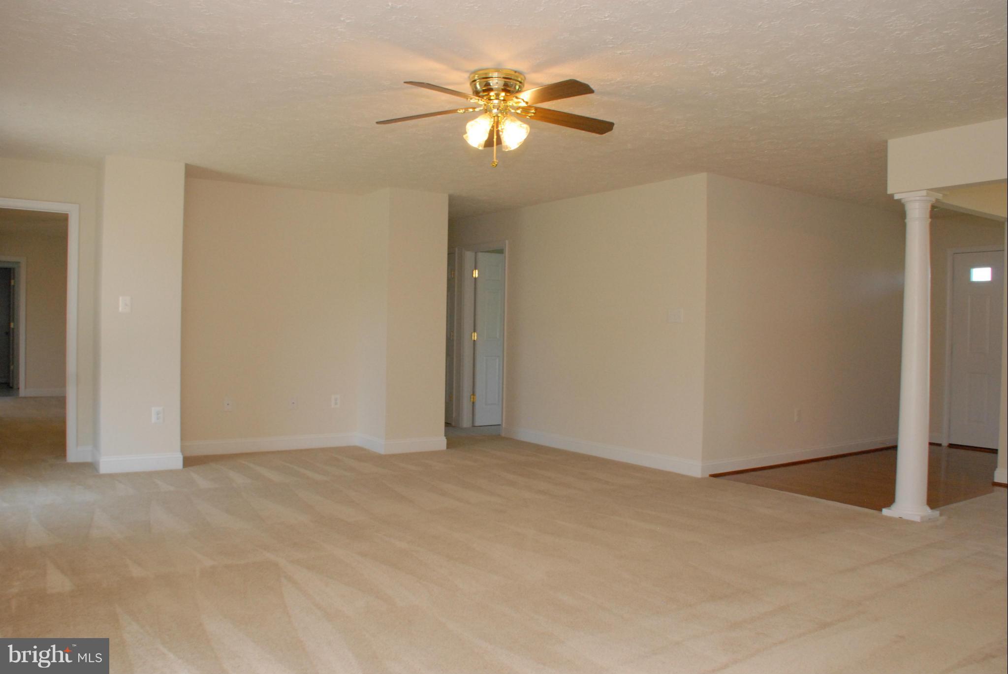 18161 St Jeromes Neck Road Dameron, MD 20628 - Photo 4 of 30 Living Room