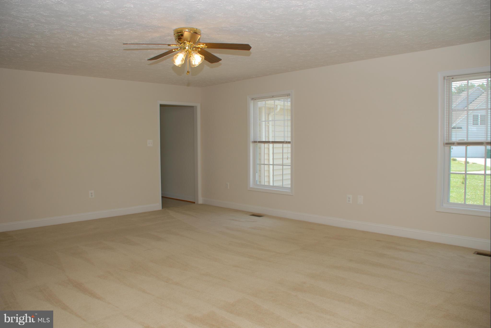 18161 St Jeromes Neck Road Dameron, MD 20628 - Photo 5 of 30 Living Room