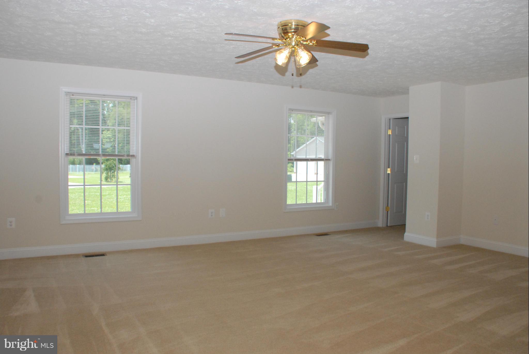 18161 St Jeromes Neck Road Dameron, MD 20628 - Photo 6 of 30 Living Room
