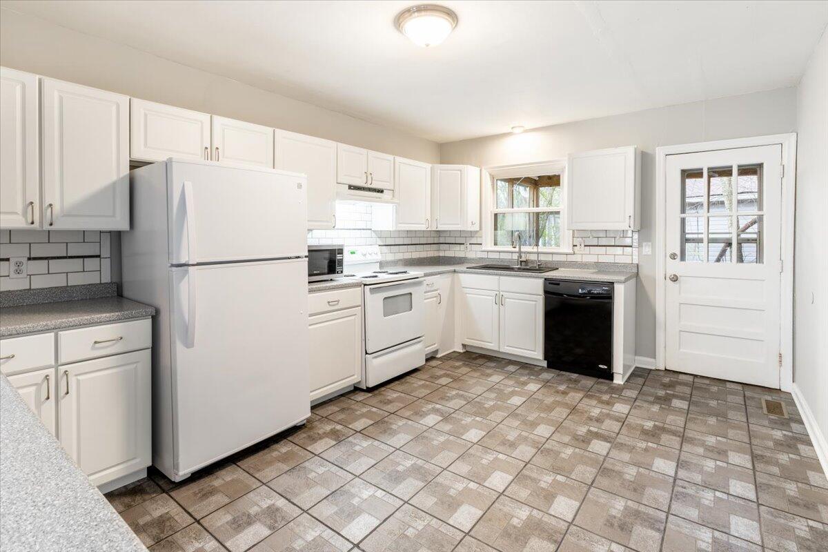 3519 Martin Road Chattanooga, TN 37415 - Photo 12 of 30 Very large kitchen