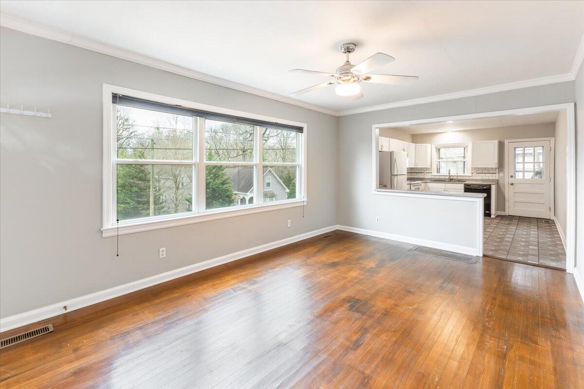 3519 Martin Road Chattanooga, TN 37415 - Photo 10 of 30 Living Room