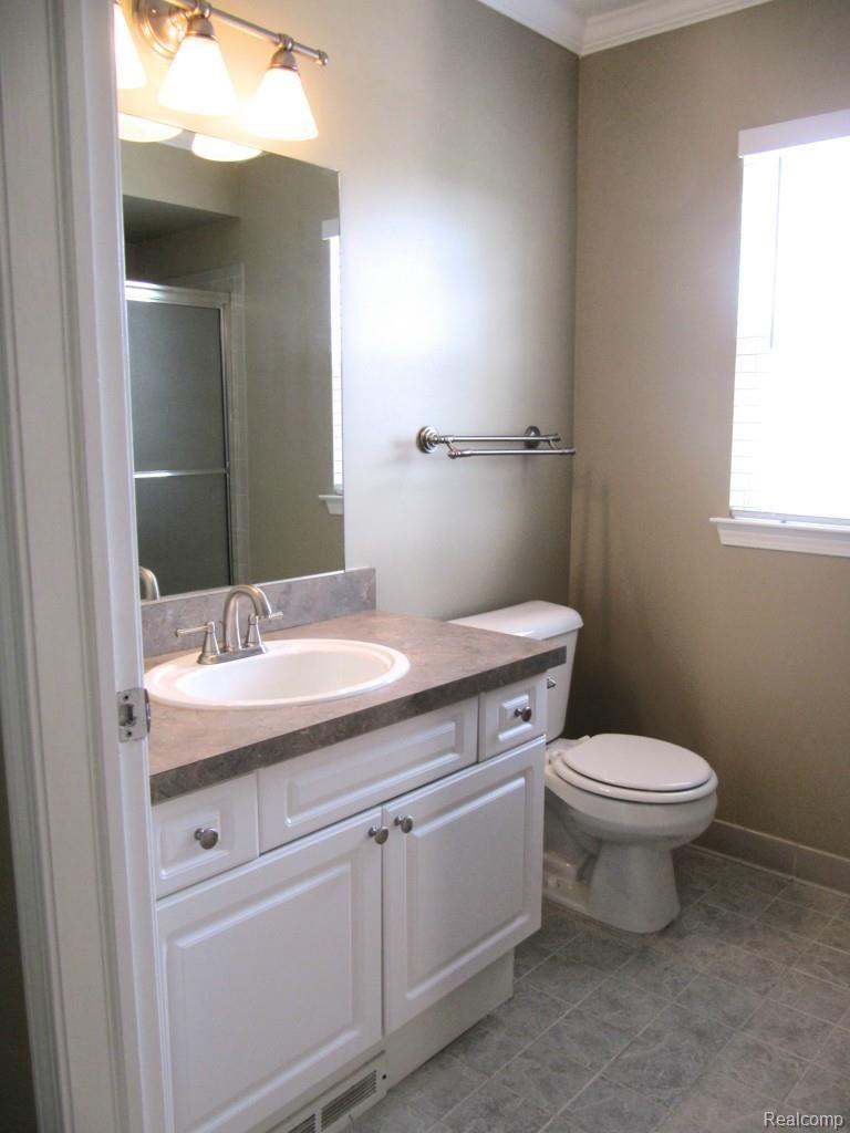3723 Oakmonte Boulevard, Unit 4 Rochester, MI 48306 - Photo 18 of 25 Bathroom