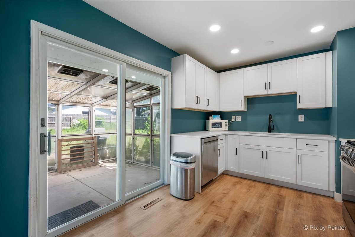 1820 Forrest Boulevard St. Charles, IL 60174 - Photo 6 of 30