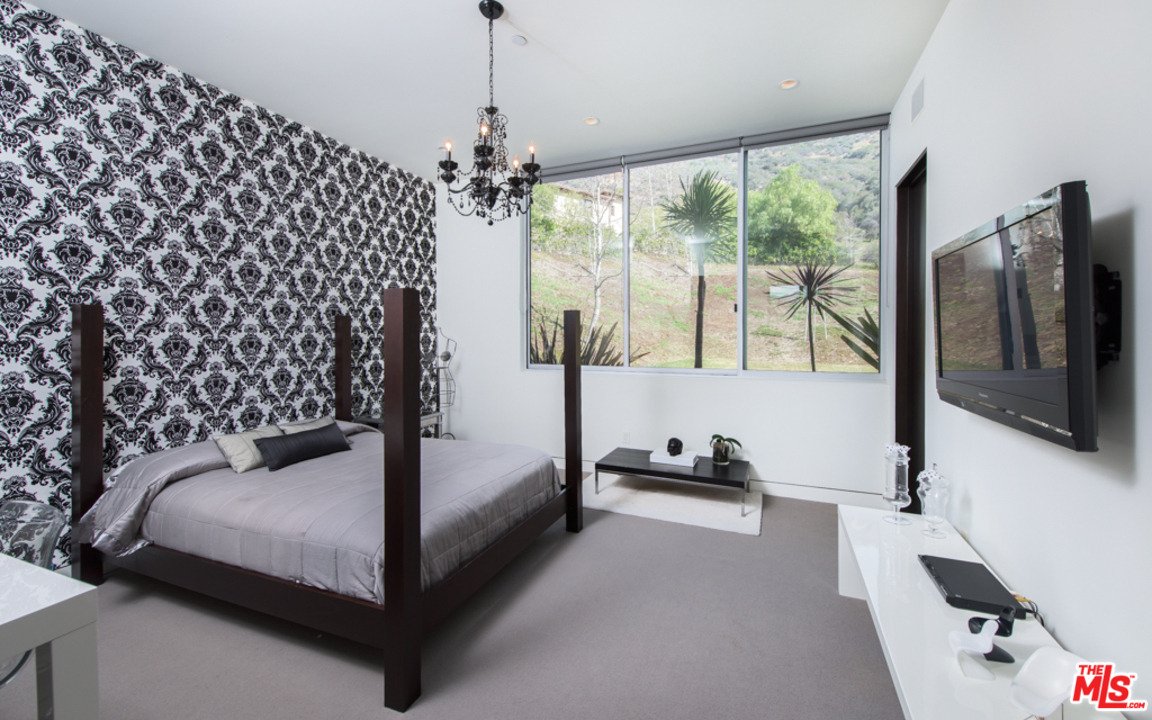 1055 Cold Canyon Road Calabasas, CA 91302 - Photo 19 of 51 Gallery Image 19
